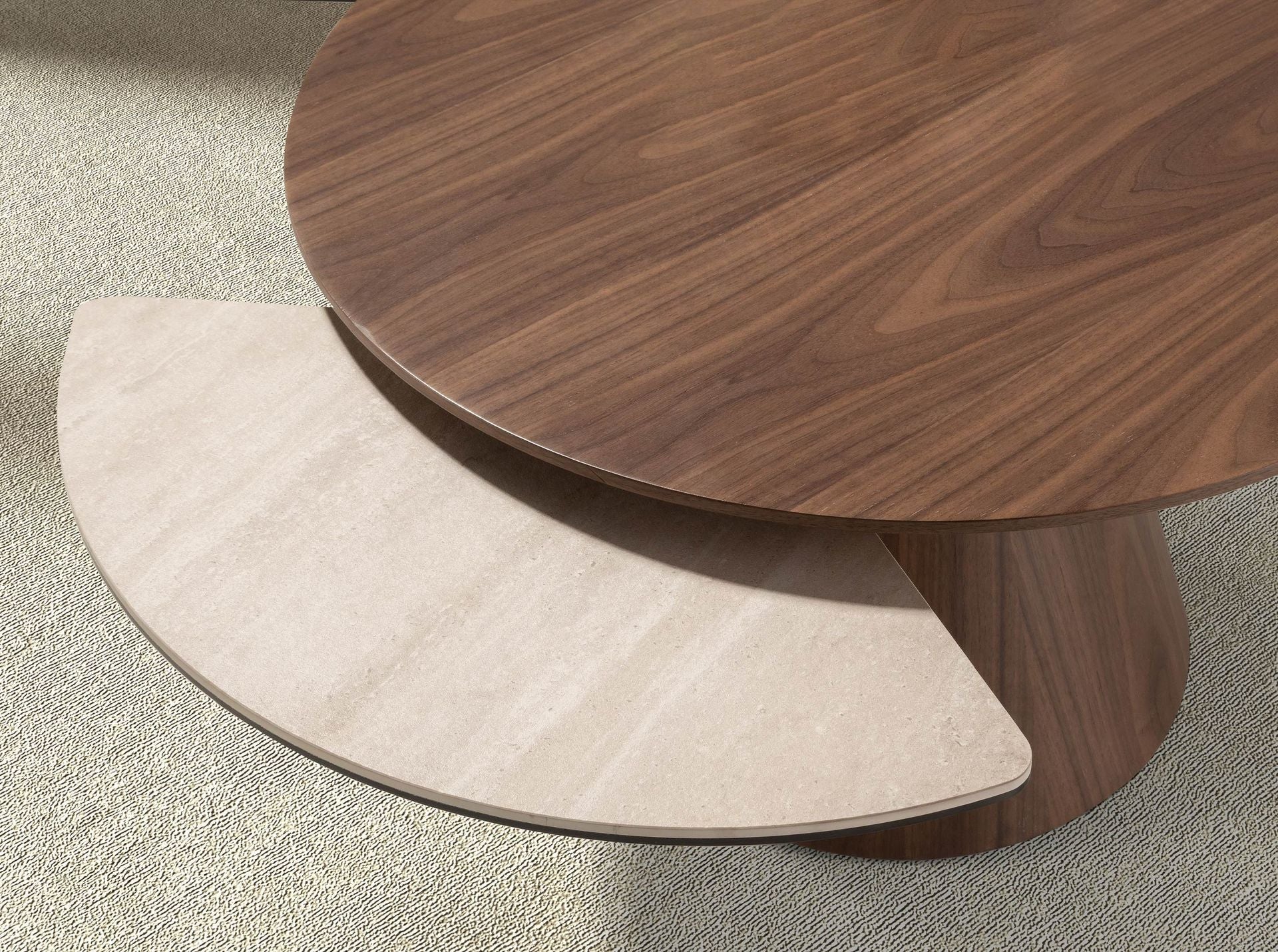 Round extendable living room table in walnut and porcelain marble
