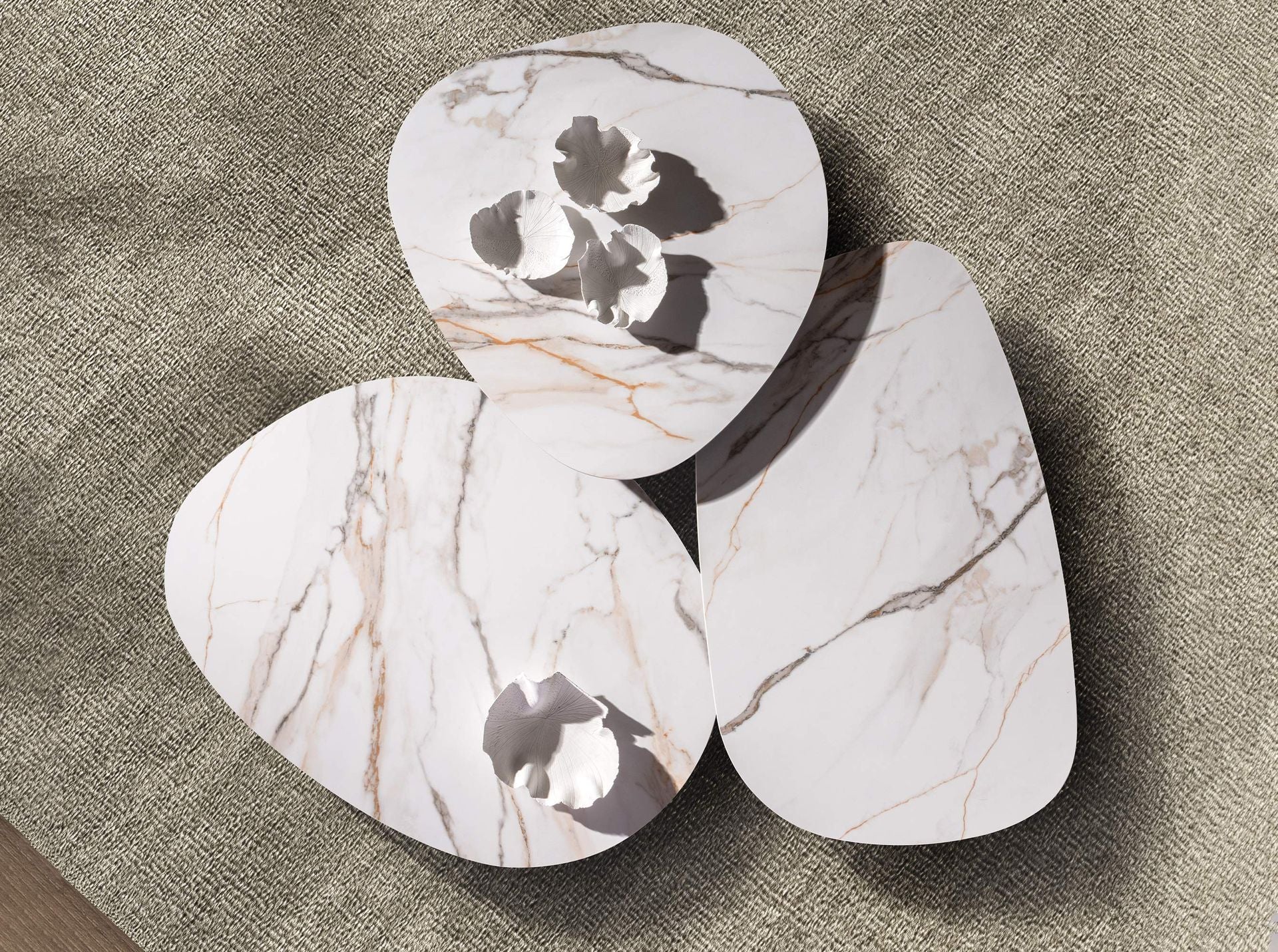 Organic-shaped living room coffee table in porcelain marble and walnut