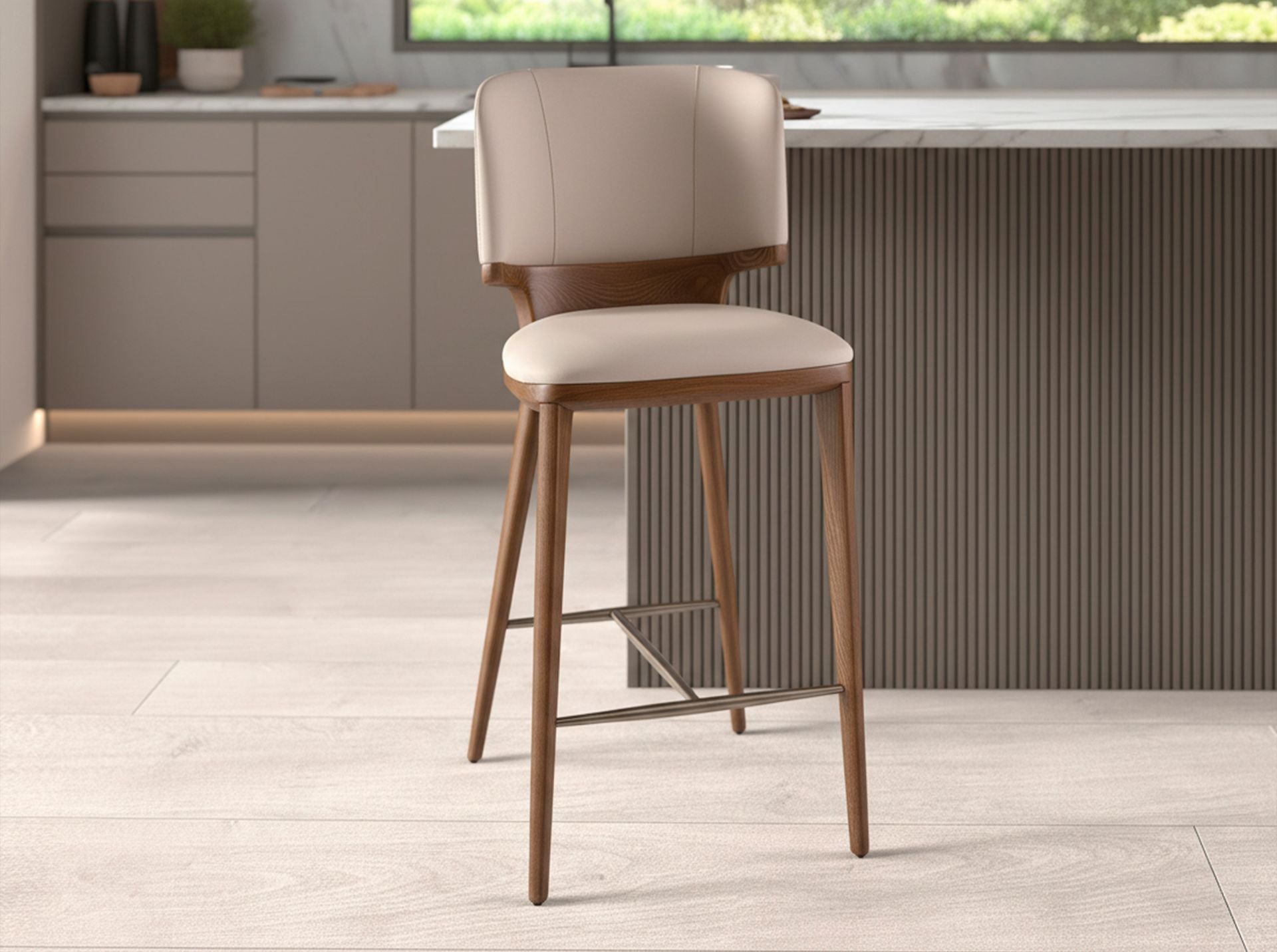 Sgabello in similpelle color crema