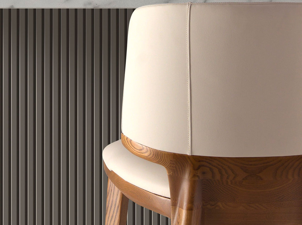 Sgabello in similpelle color crema
