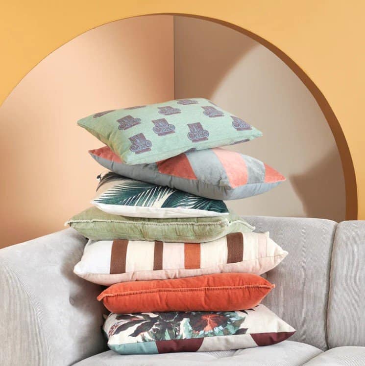 Cuscino in tessuto jacquard GREEK COLUMN (35x50cm) di HK Living